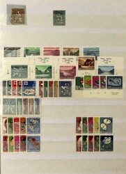 ZWITSERLAND. Vnl. gebruikte partij in 2 stockboeken, w.bij PAX serie ...