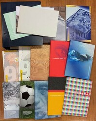 ZWITSERLAND [1989-2009]. Doos met 21 jaarsets in album en los alsmede ...