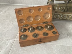 WAAGE - Schöne alte und dekorative Waage mit 2 Kupferschalen. Dazu ...