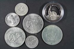 ca. 2,2 Kg. Münzen bis zum 1 Dollar Stück in Plastikeimer