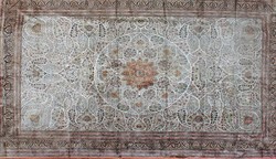 750: Carpets, Textiles